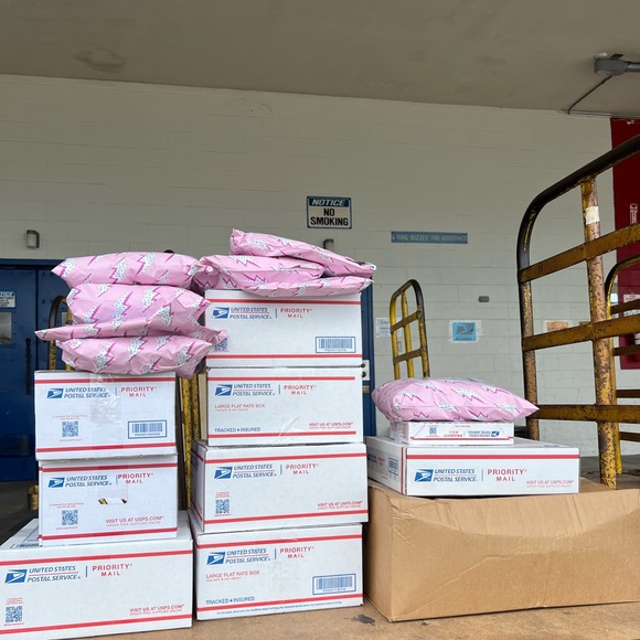 ⚡️Live Show Listing⚡️ - Picture 6 of 11